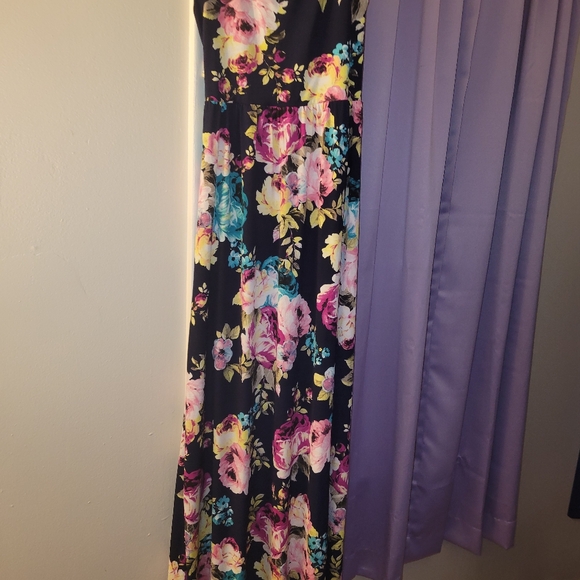 Dress - Picture 2 of 6